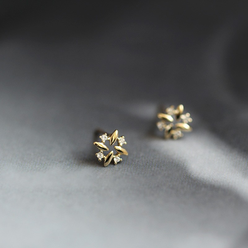 9K gold small windmill stud earrings