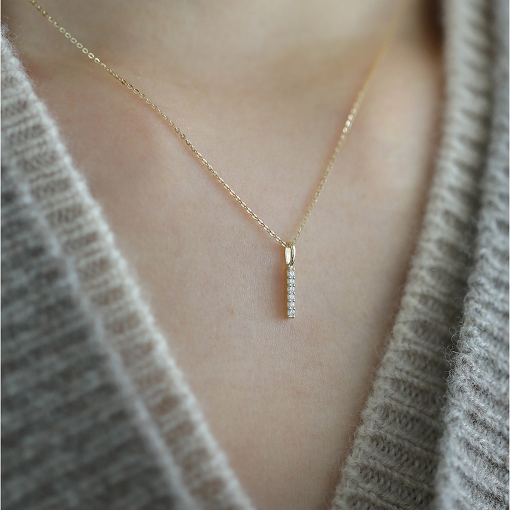 9K gold minimalist single-line diamond-encrusted vertical bar pendant
