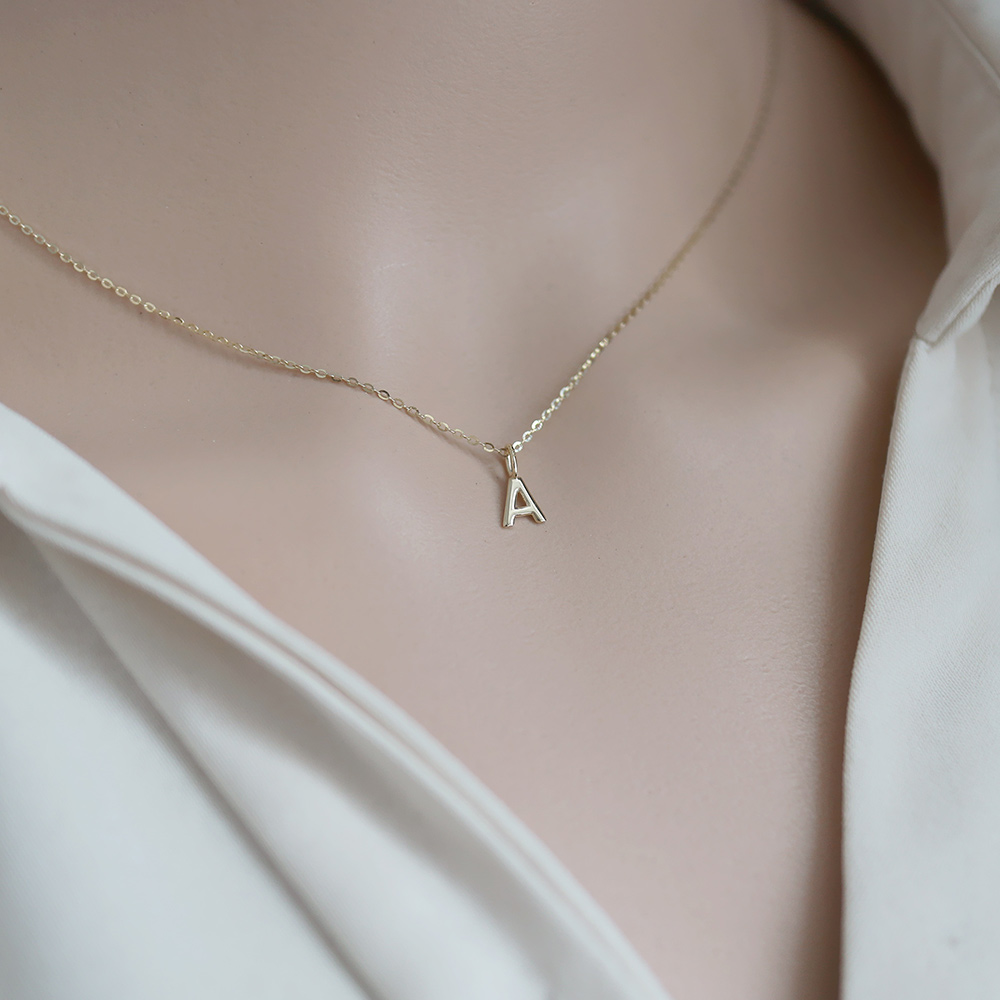 9K gold glossy letter name capitalized English pendant