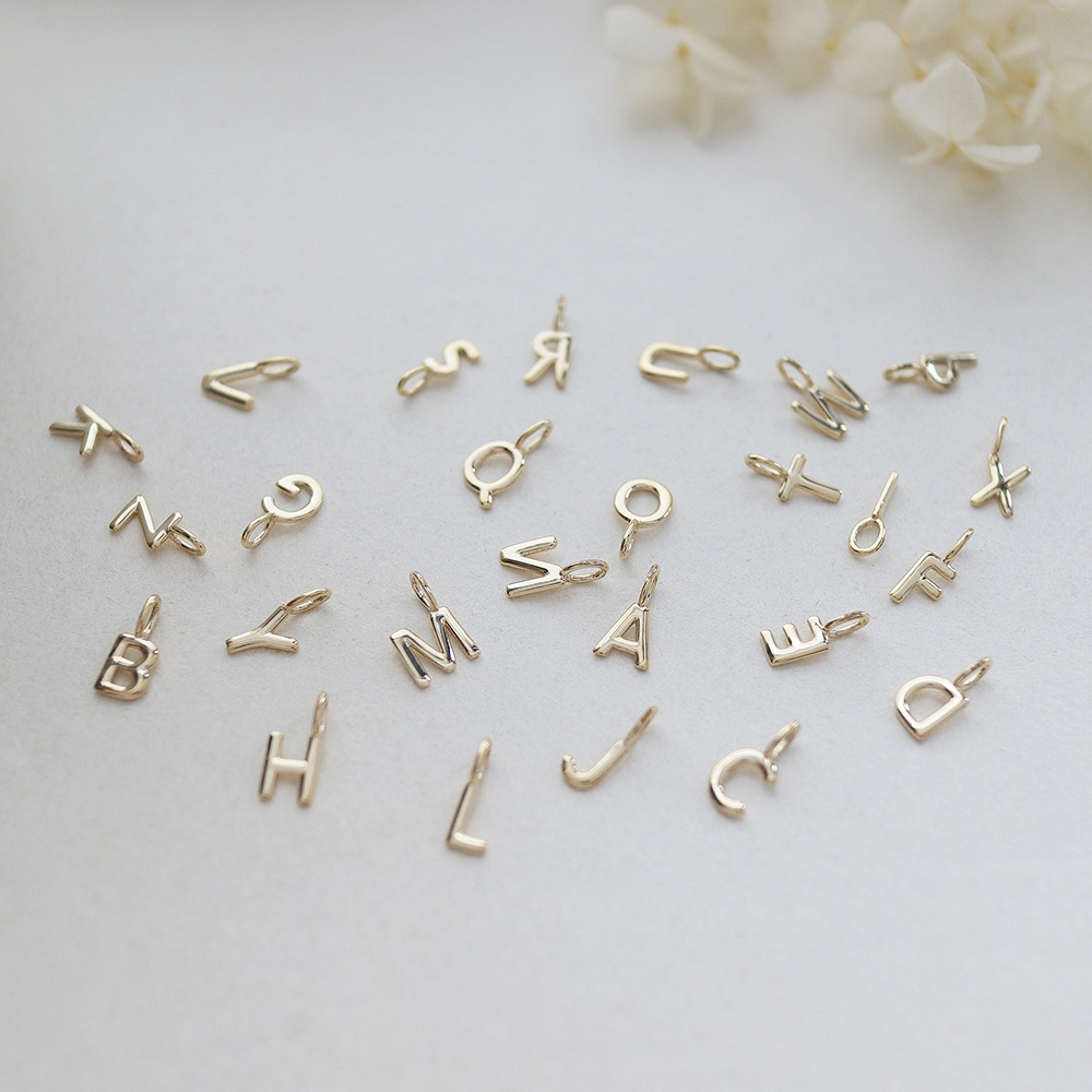 9K gold glossy letter name capitalized English pendant