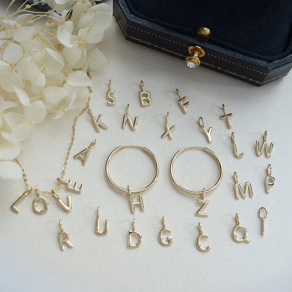9K gold glossy letter name capitalized English pendant