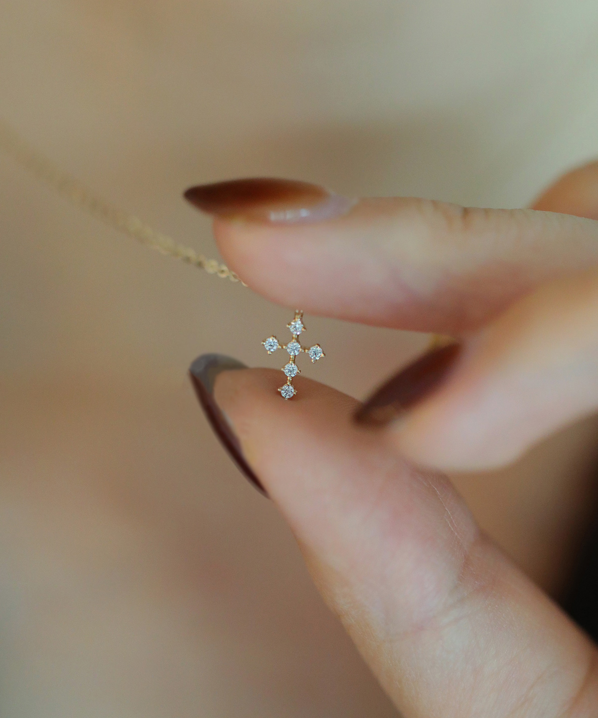 9K gold cross pendant
