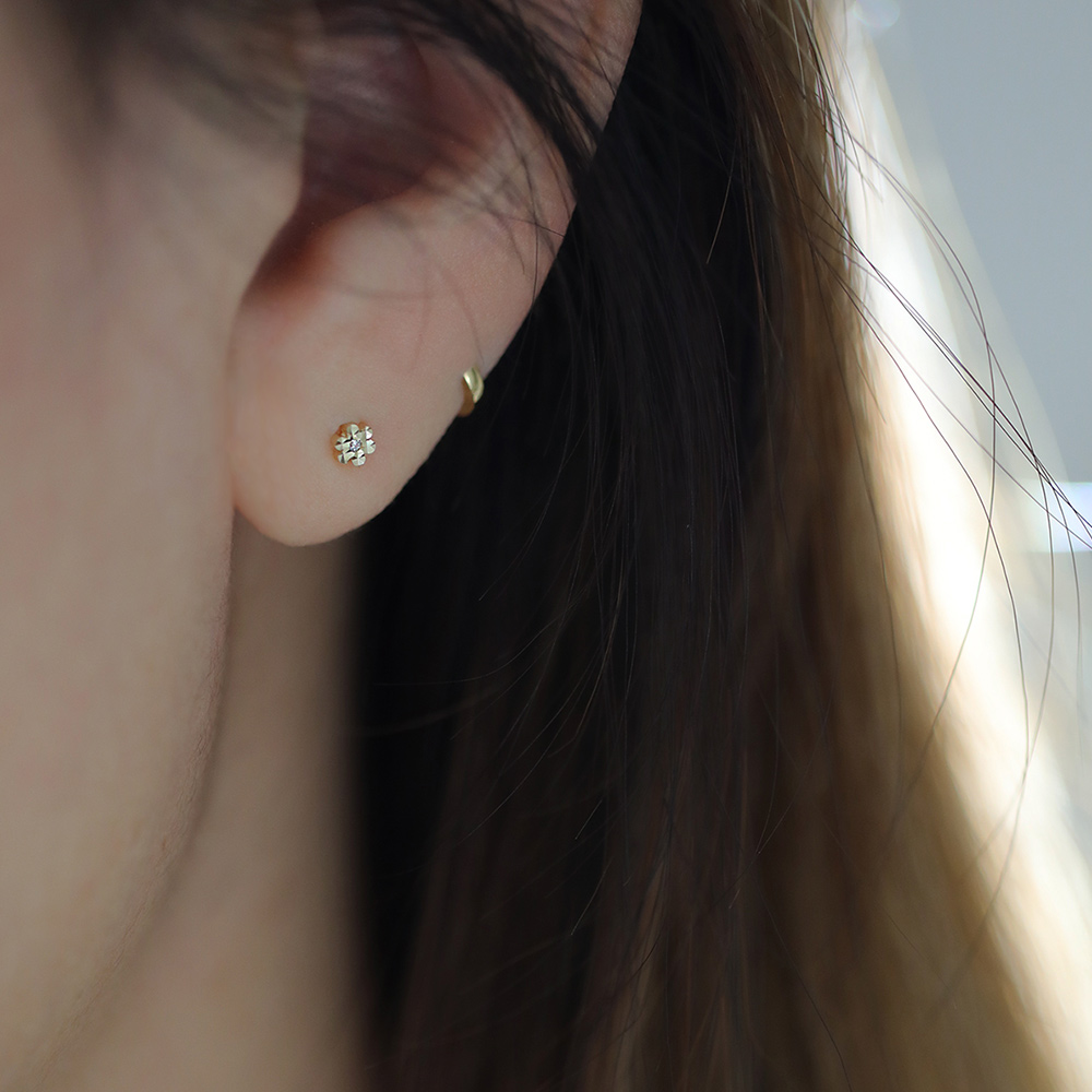 9K gold mini shiny small flower-shaped stud earrings