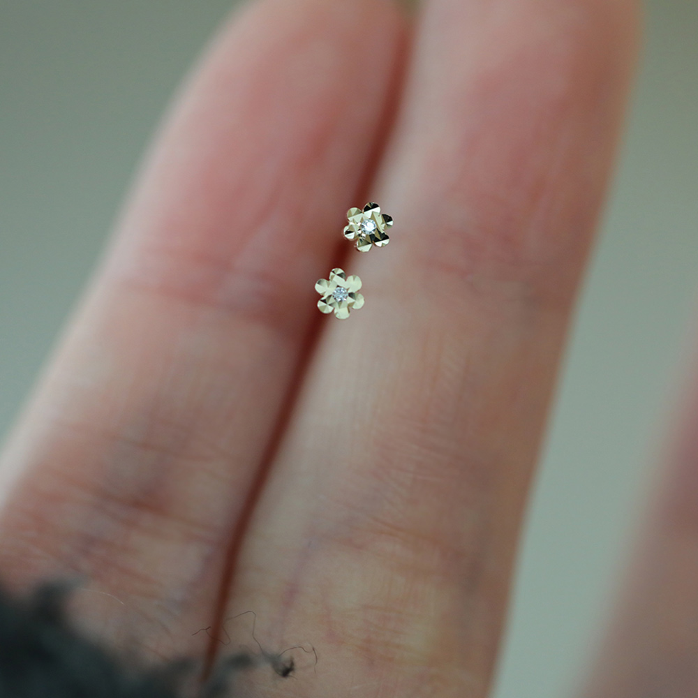 9K gold mini shiny small flower-shaped stud earrings