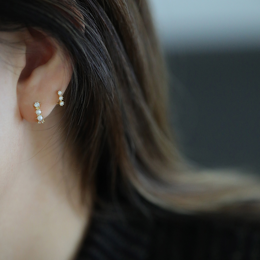 9K three small zircon row diamond ear hoops