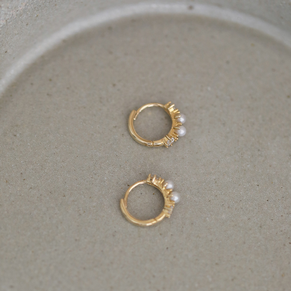 9K gold, one diamond and two pearl ear buckles