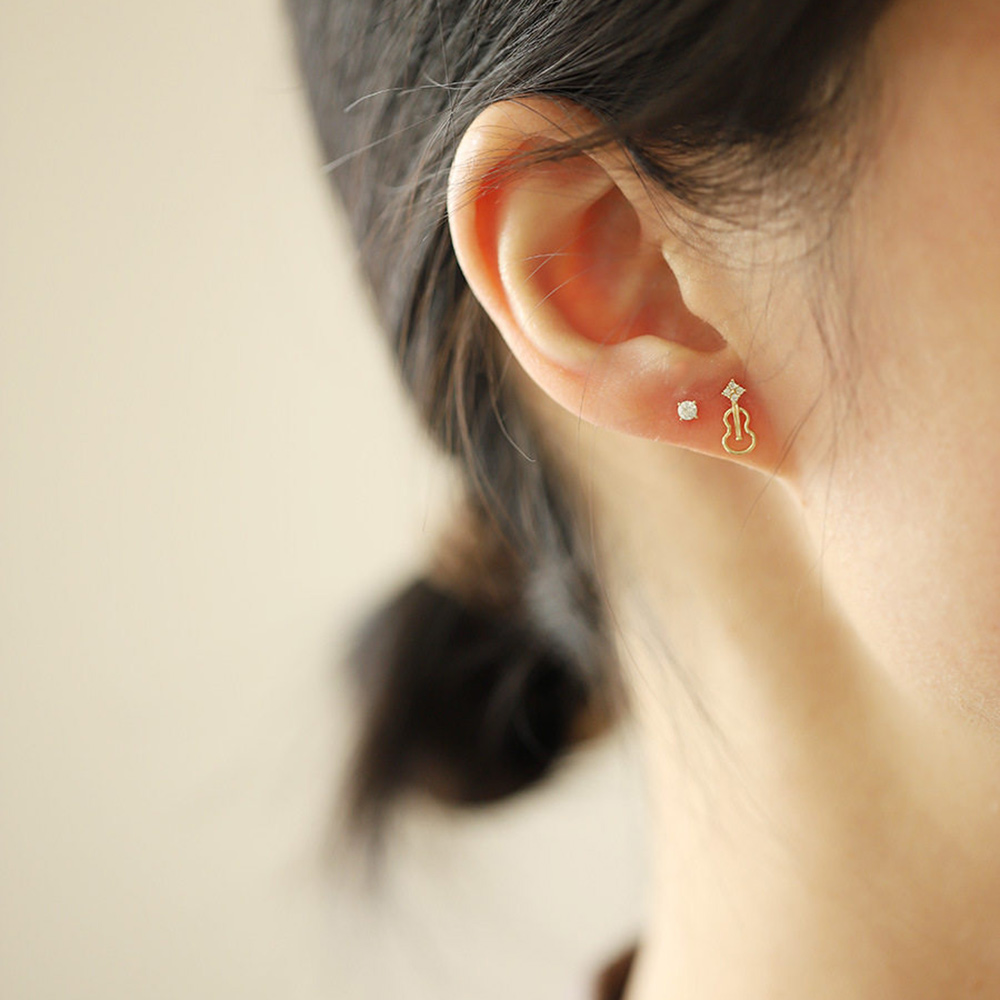 9K gold diamond-encrusted note stud earrings