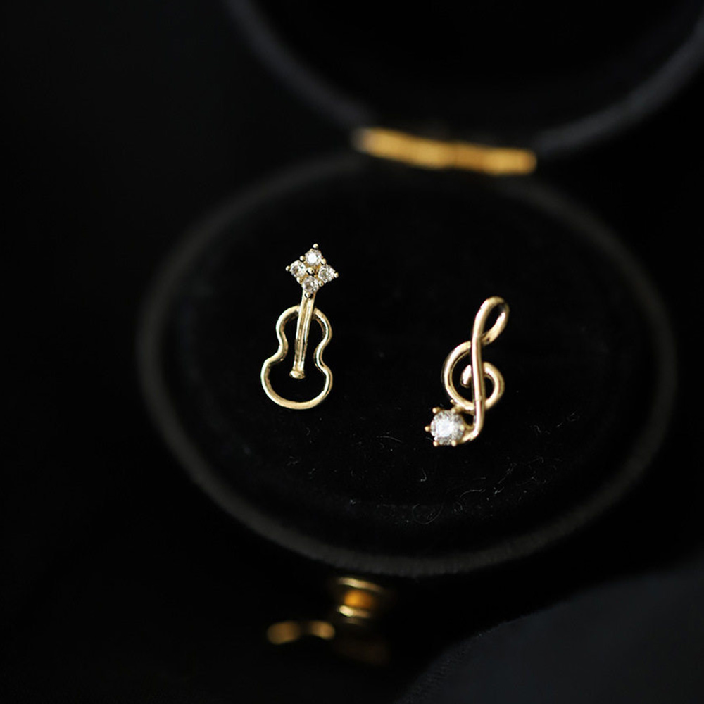 9K gold diamond-encrusted note stud earrings