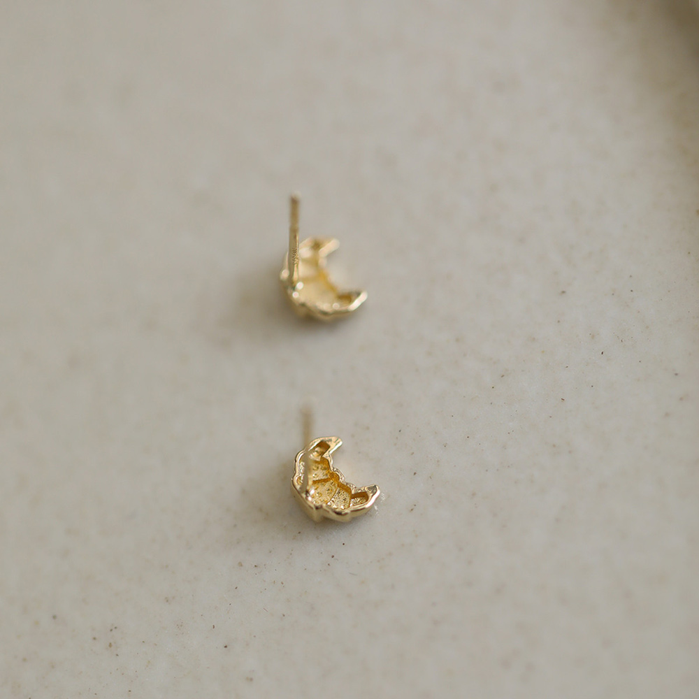 9K gold small buffalo horn bag, plain gold earrings