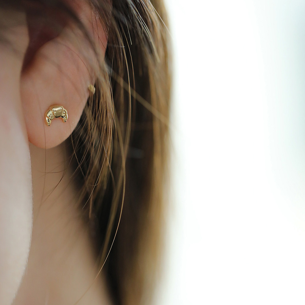 9K gold small buffalo horn bag, plain gold earrings