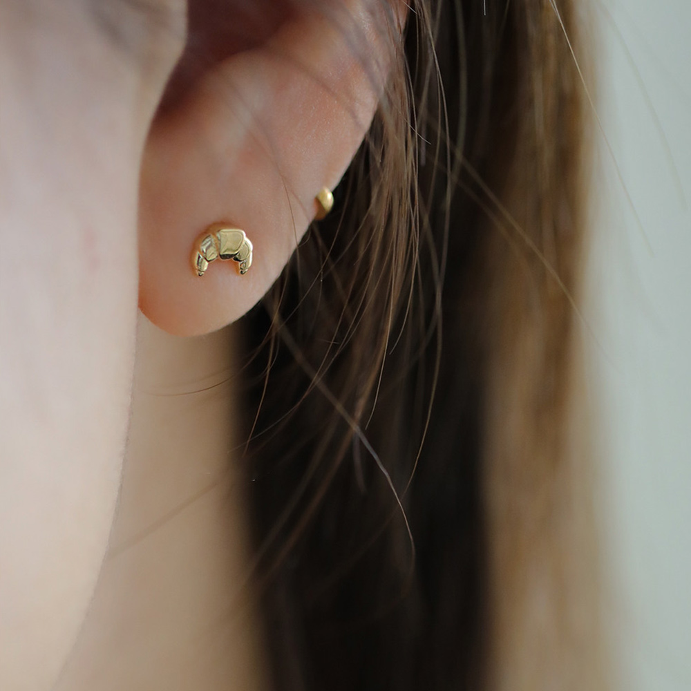 9K gold small buffalo horn bag, plain gold earrings