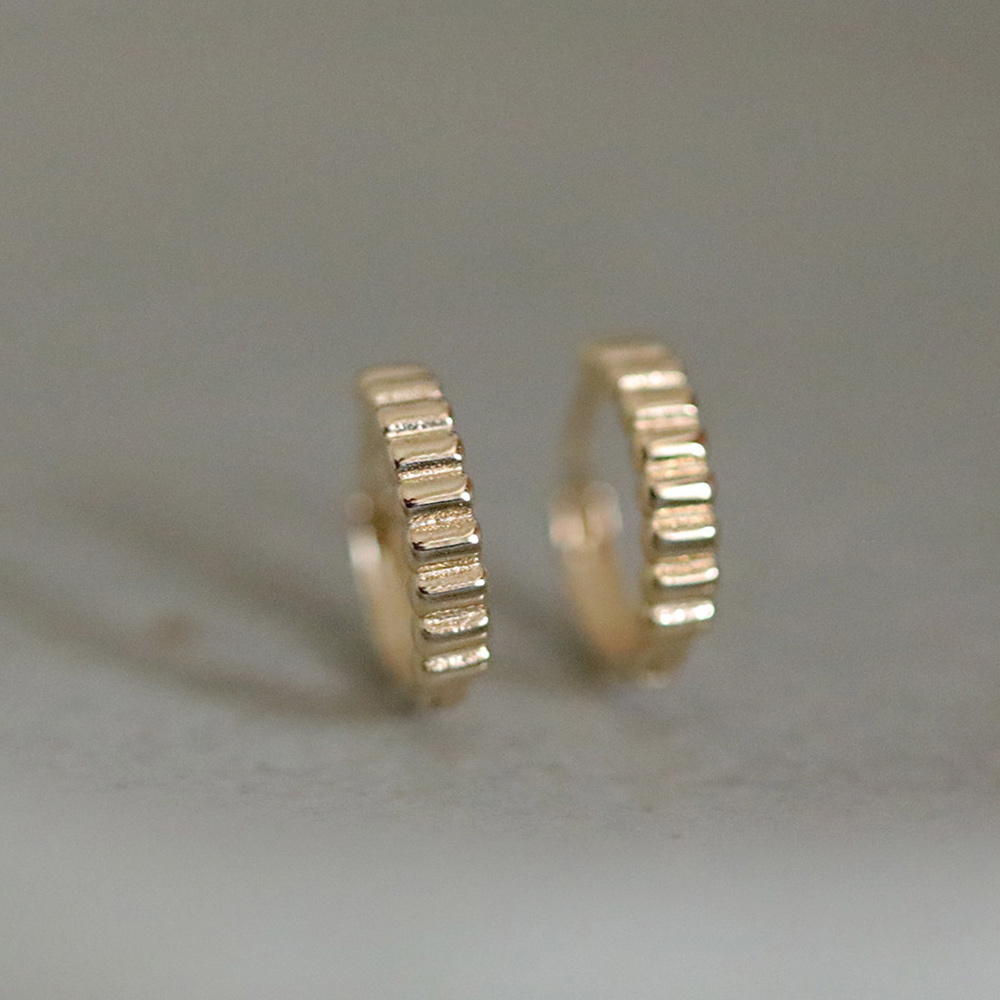 9K gold horizontal stripe ear hoop