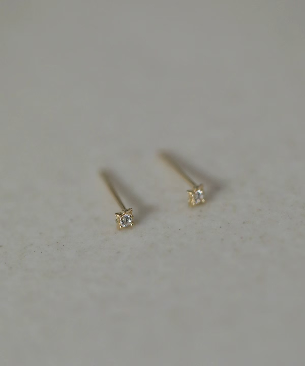 9K gold mini star fragment earrings