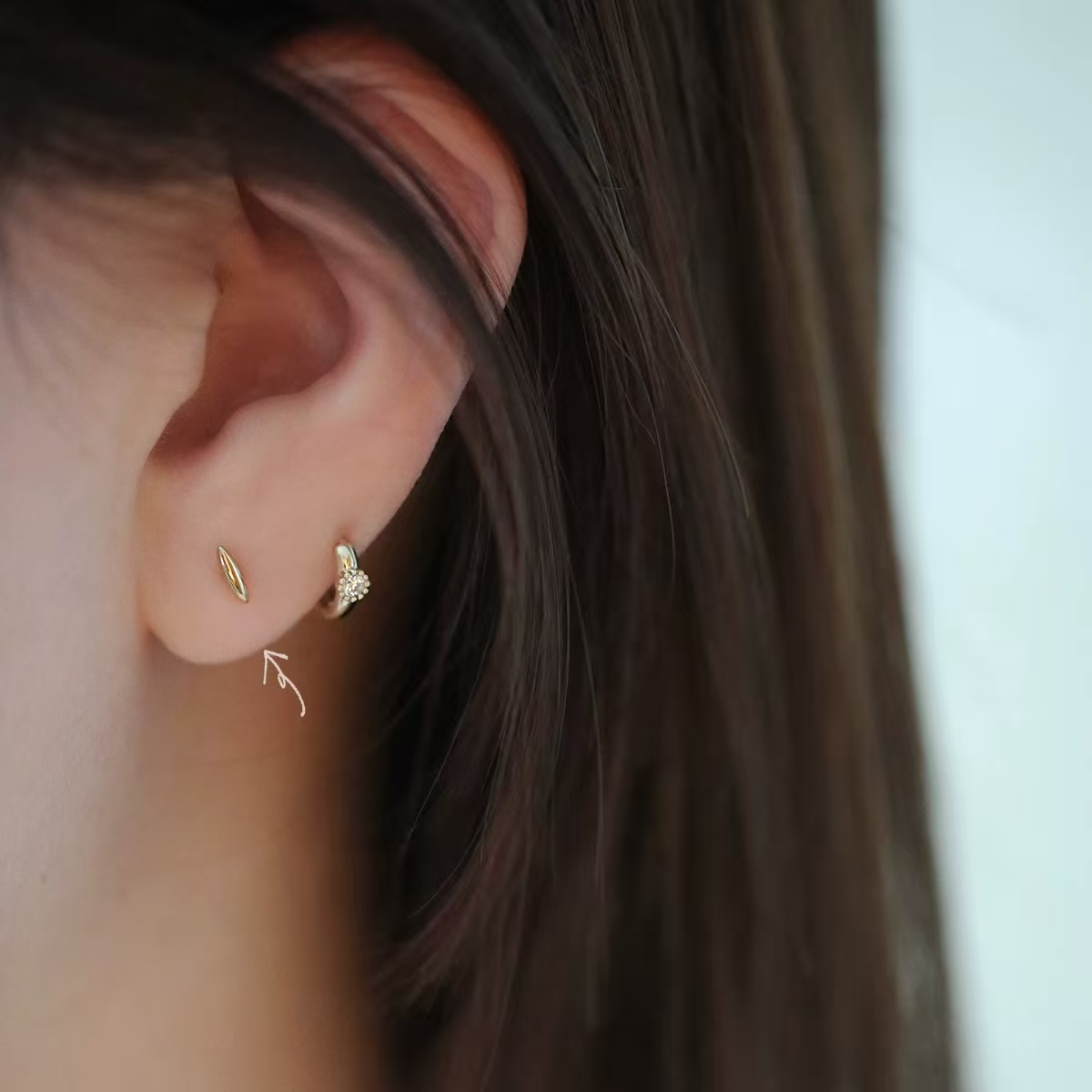 9K gold, invisible small beam, screw-in ear bone stud