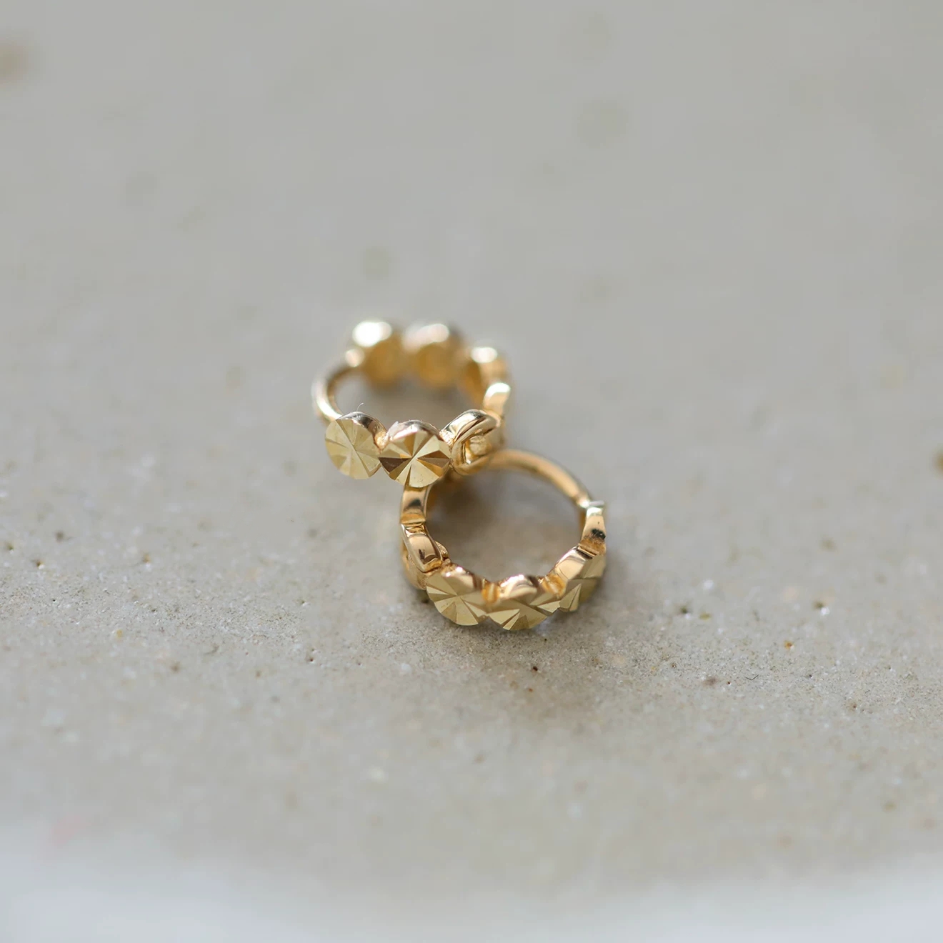 9K gold flower-shaped small ear stud earrings, earlobe earrings